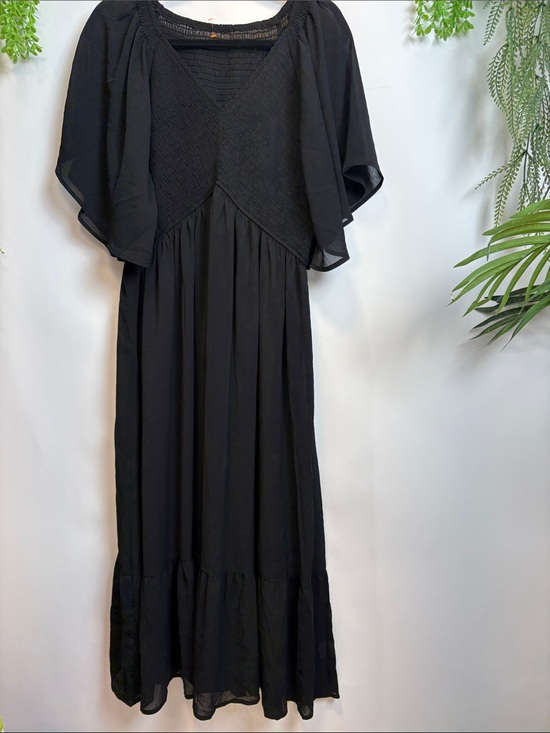 Source Unknown Dresses & Skirts - Source Unknown Black Maxi Dress with Flutter Sleeves